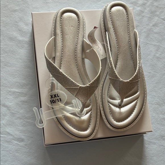 Shoes - Women’s Metallic Pearl Thong Sandals - Cushioned Slip-On